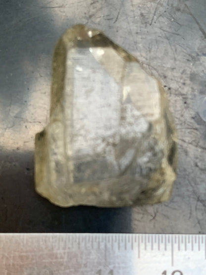 Cristal de Roche – Cristaux naturels jumelés – ± 27 mm de haut × 22 × 10 – 8 gr. !