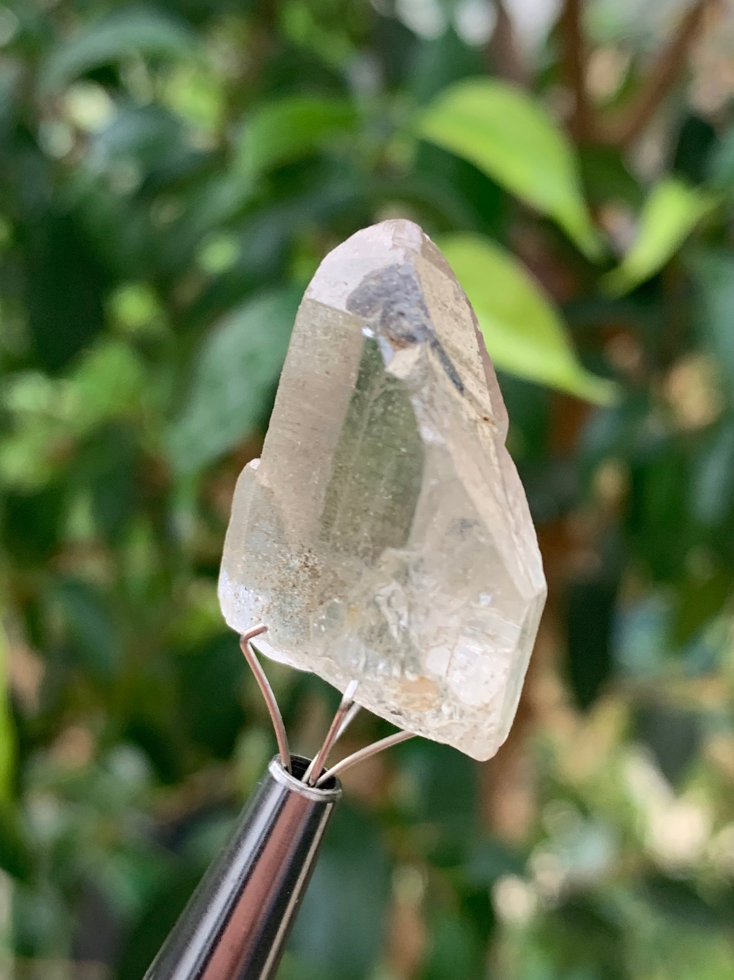 Cristal de Roche – Cristaux naturels jumelés – ± 27 mm de haut × 22 × 10 – 8 gr. !