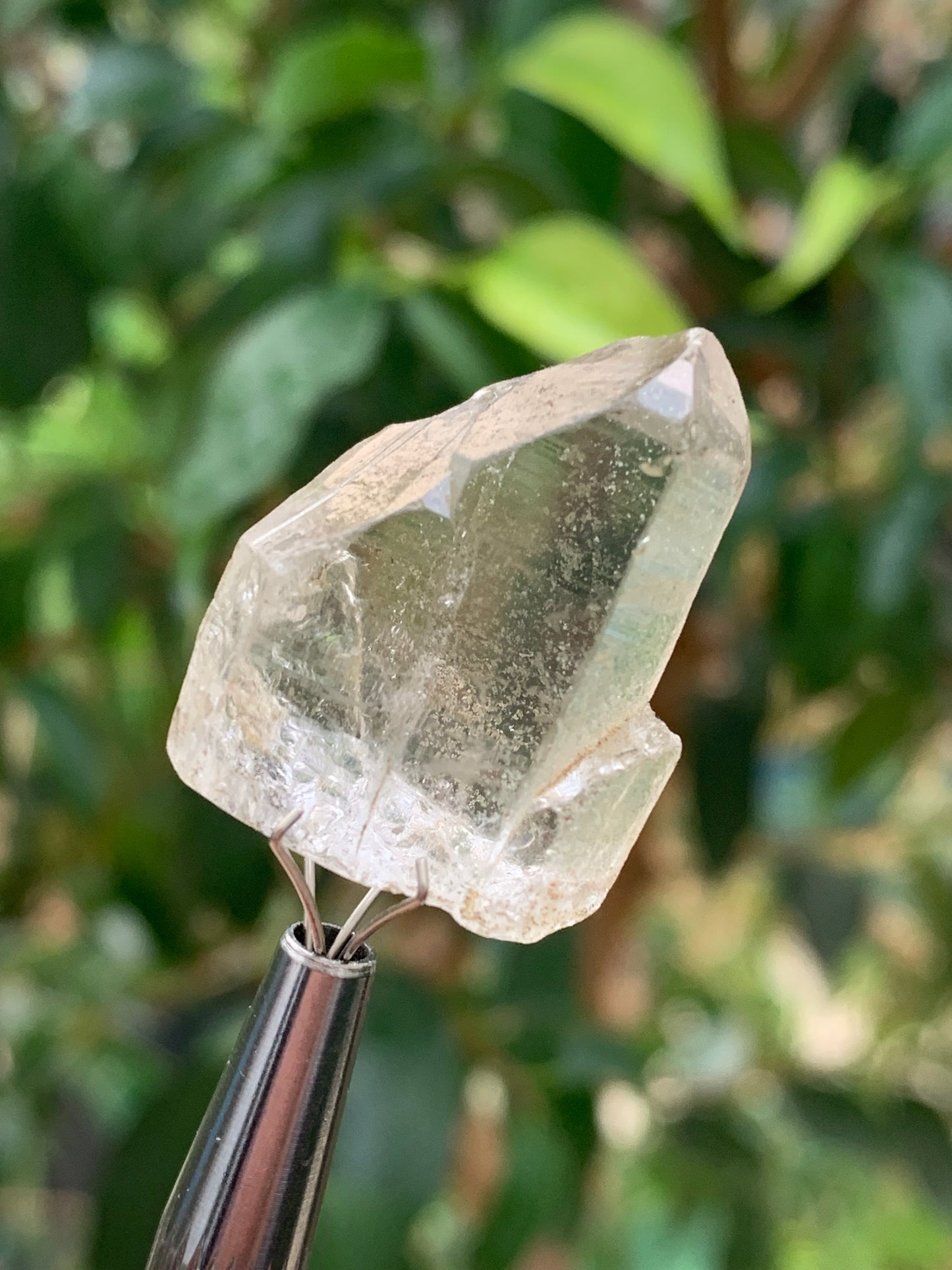 Cristal de Roche – Cristaux naturels jumelés – ± 27 mm de haut × 22 × 10 – 8 gr. !