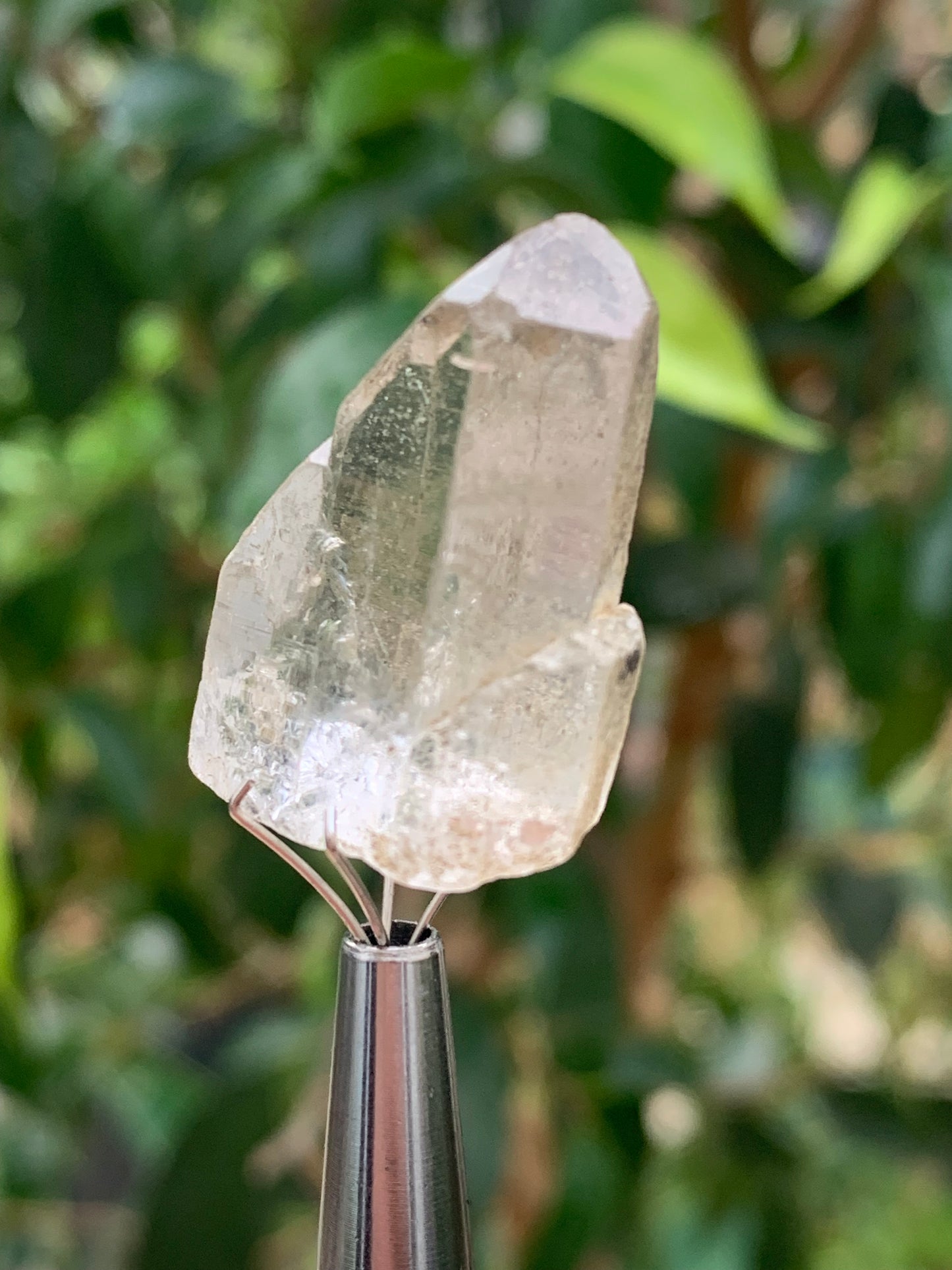 Cristal de Roche – Cristaux naturels jumelés – ± 27 mm de haut × 22 × 10 – 8 gr. !