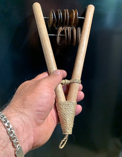 Rakatak double avec disques de noix de coco - Produit un son puissant rappelant celui des castagnettes. 28 x 14 x 4 cm