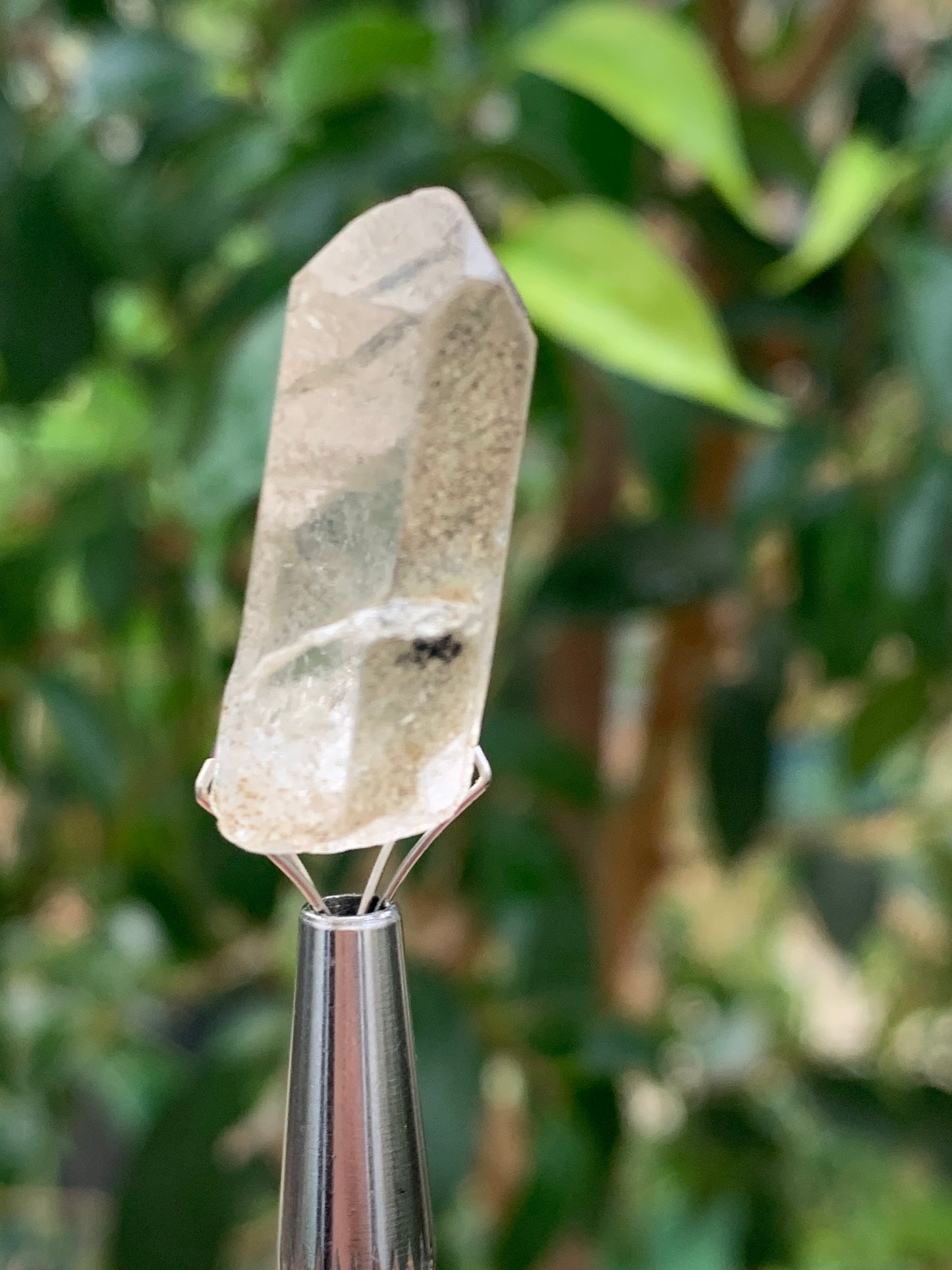 Cristal de Roche – Cristaux naturels jumelés – ± 27 mm de haut × 22 × 10 – 8 gr. !