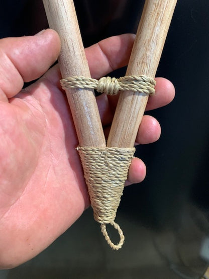 Rakatak double avec disques de noix de coco - Produit un son puissant rappelant celui des castagnettes. 28 x 14 x 4 cm