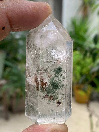 Cristal de Roche/ Quartz Lodolite – Pointe laser naturelle à inclusions de chlorite - ± 60 mm (H) × 27 × 20 - 54,4 gr. !