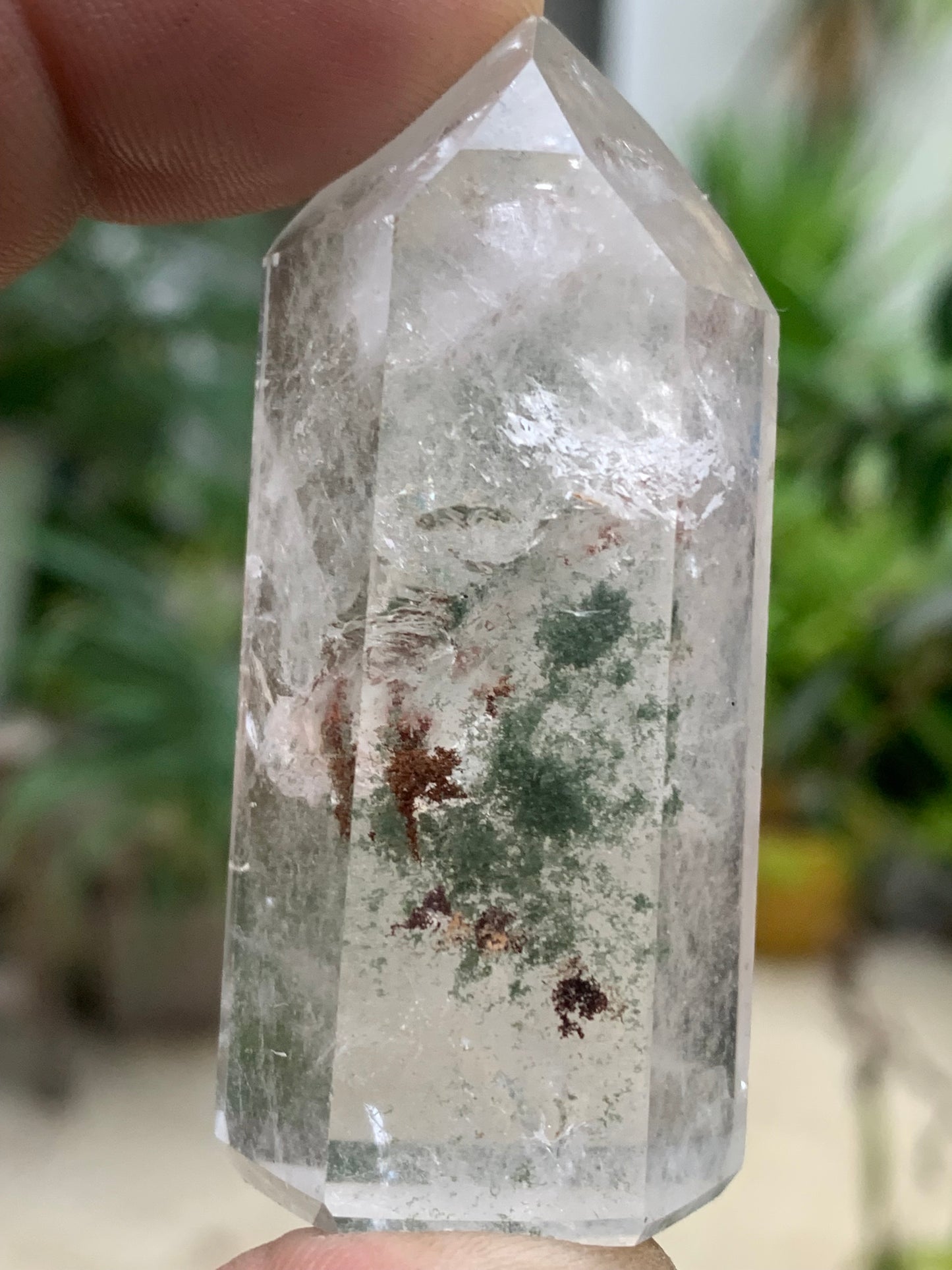 Cristal de Roche/ Quartz Lodolite – Pointe laser naturelle à inclusions de chlorite - ± 60 mm (H) × 27 × 20 - 54,4 gr. !