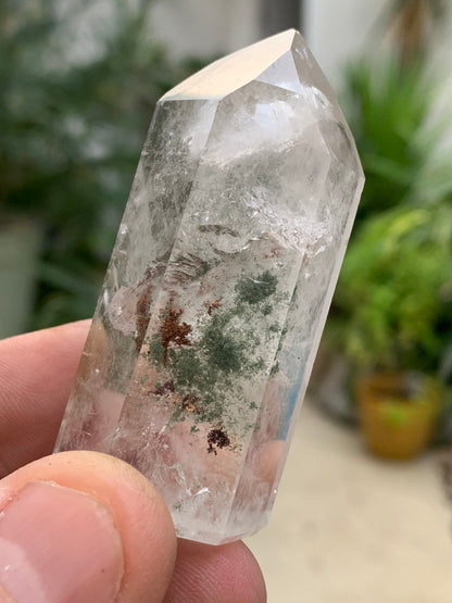 Cristal de Roche/ Quartz Lodolite – Pointe laser naturelle à inclusions de chlorite - ± 60 mm (H) × 27 × 20 - 54,4 gr. !