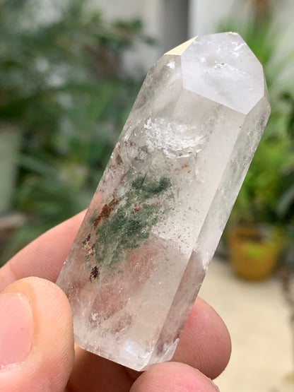 Cristal de Roche/ Quartz Lodolite – Pointe laser naturelle à inclusions de chlorite - ± 60 mm (H) × 27 × 20 - 54,4 gr. !