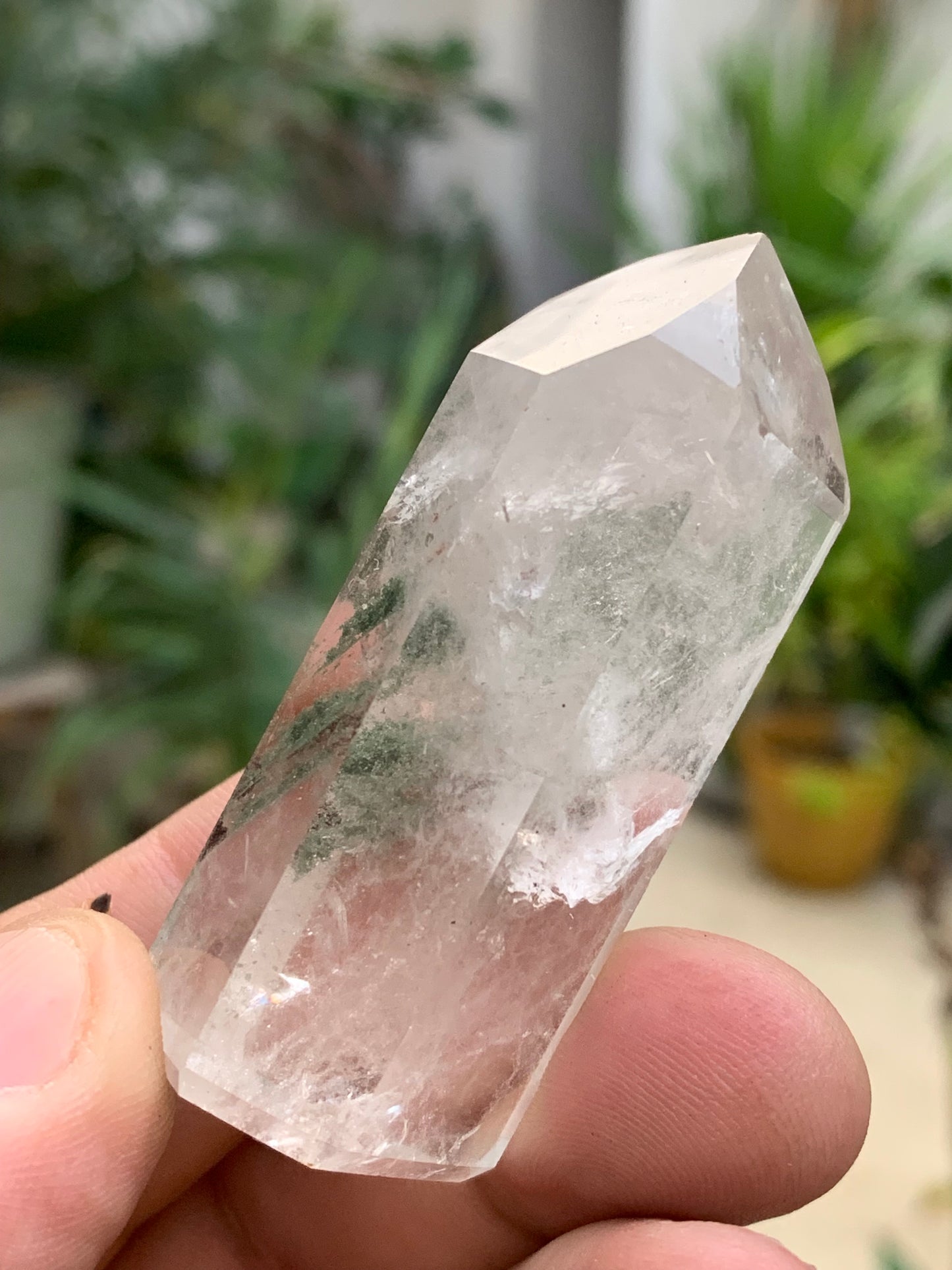 Cristal de Roche/ Quartz Lodolite – Pointe laser naturelle à inclusions de chlorite - ± 60 mm (H) × 27 × 20 - 54,4 gr. !