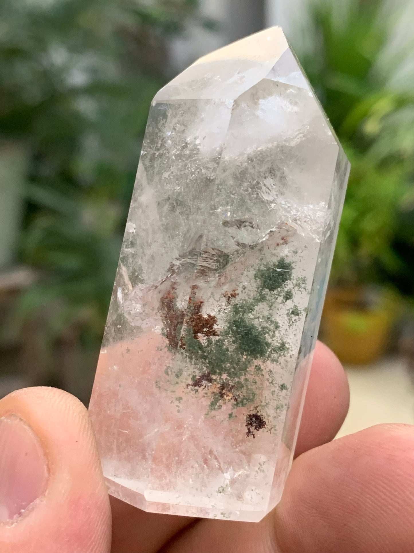 Cristal de Roche/ Quartz Lodolite – Pointe laser naturelle à inclusions de chlorite - ± 60 mm (H) × 27 × 20 - 54,4 gr. !