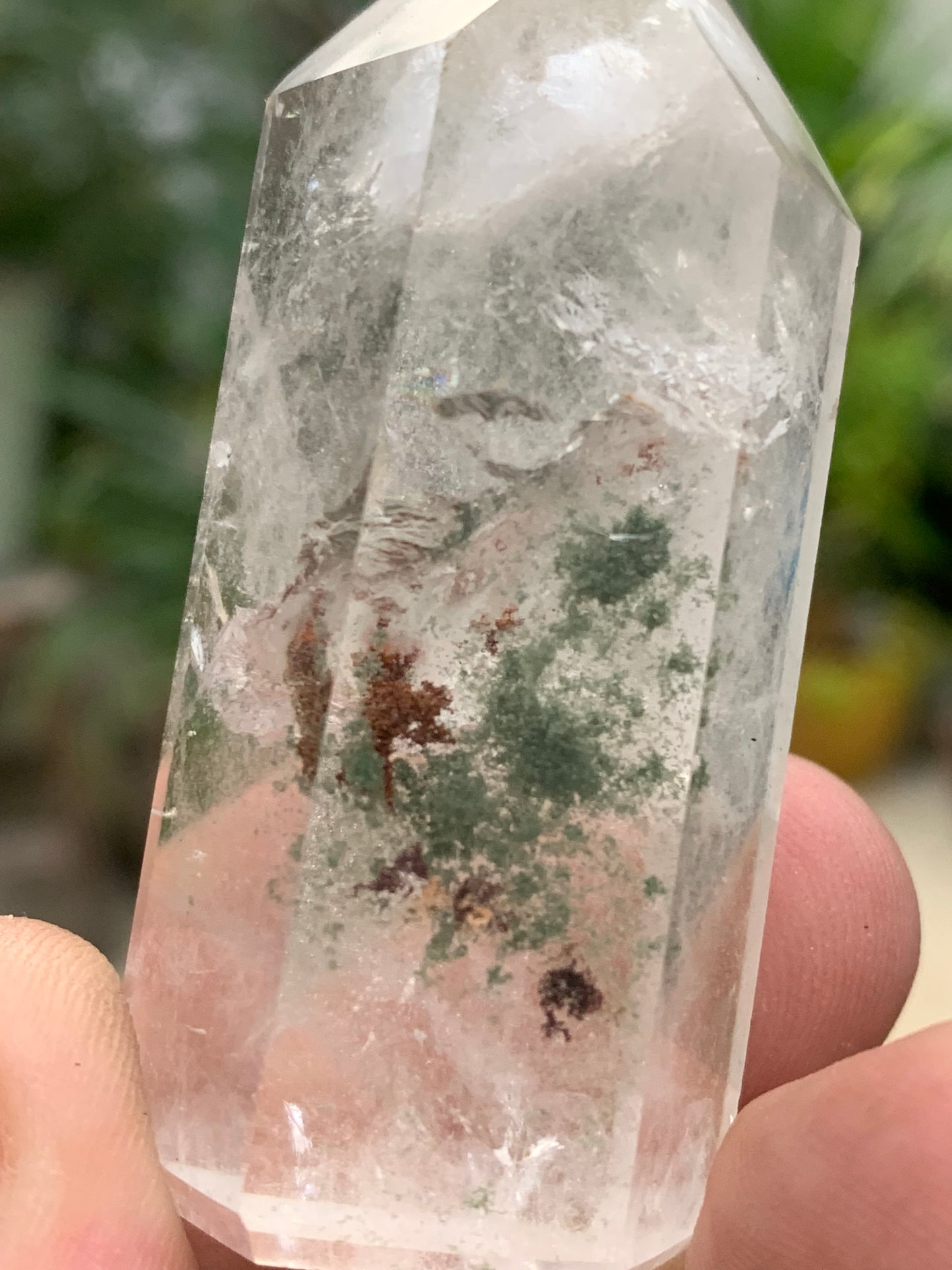 Cristal de Roche/ Quartz Lodolite – Pointe laser naturelle à inclusions de chlorite - ± 60 mm (H) × 27 × 20 - 54,4 gr. !