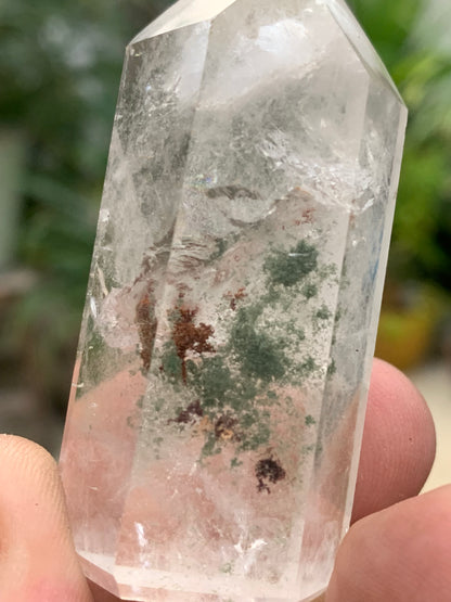 Cristal de Roche/ Quartz Lodolite – Pointe laser naturelle à inclusions de chlorite - ± 60 mm (H) × 27 × 20 - 54,4 gr. !