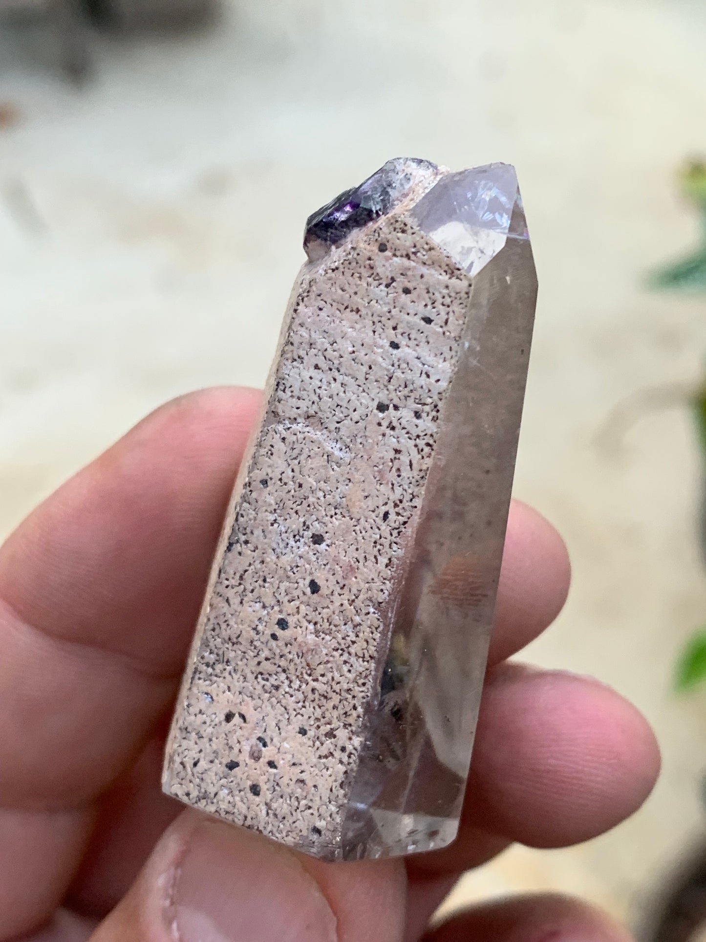 Cristal de Roche avec inclusion d’un Cristal d’Améthyste – Pointe laser naturelle - ± 52 mm (H) × 25 × 21 mm – 37,8 g !