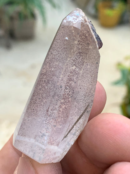 Cristal de Roche avec inclusion d’un Cristal d’Améthyste – Pointe laser naturelle - ± 52 mm (H) × 25 × 21 mm – 37,8 g !