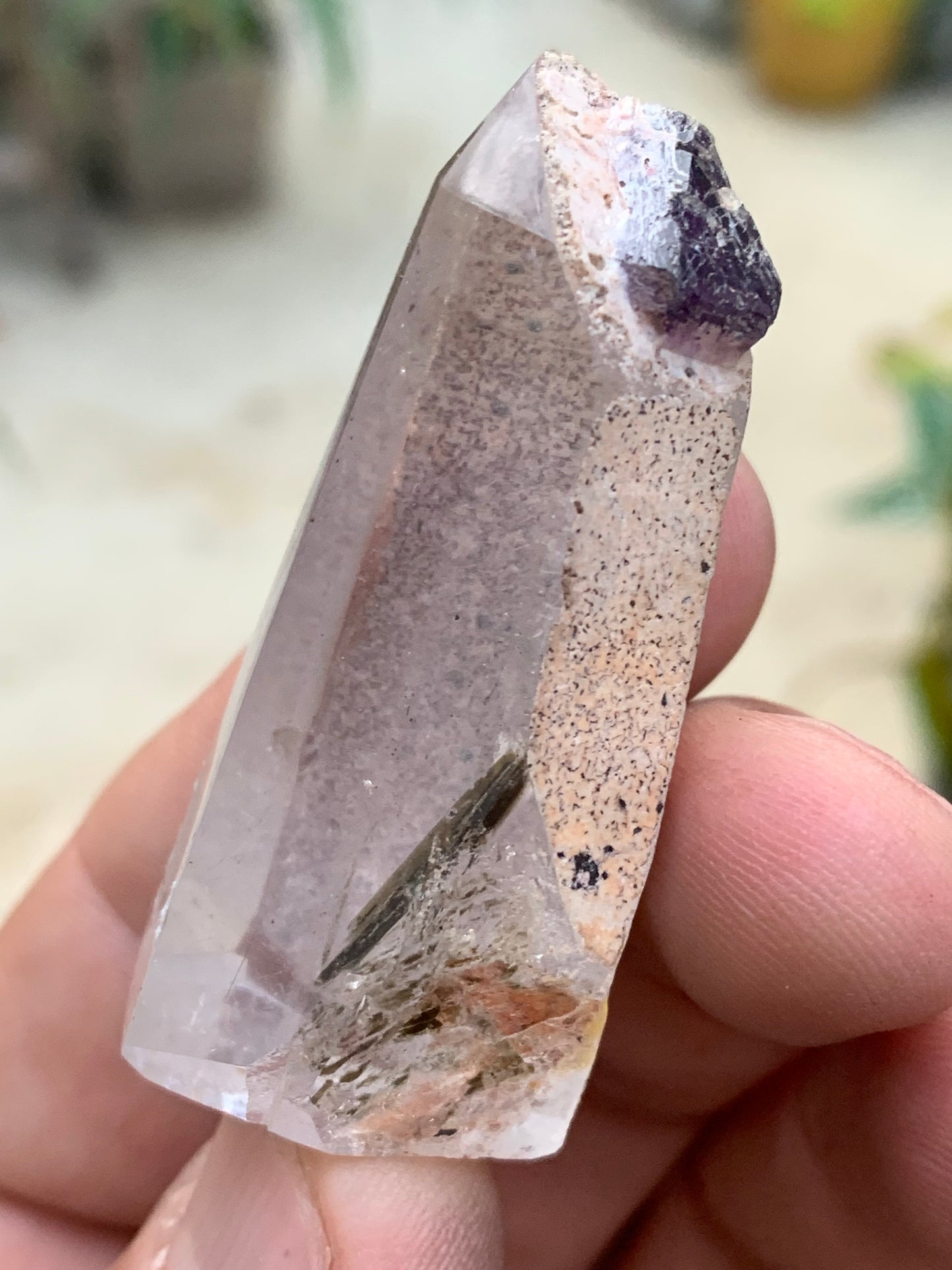 Cristal de Roche avec inclusion d’un Cristal d’Améthyste – Pointe laser naturelle - ± 52 mm (H) × 25 × 21 mm – 37,8 g !