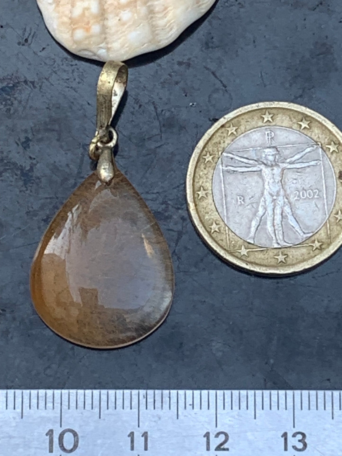 Cristal de roche/ quartz avec inclusions de rutiles dorés ! Pendentif en Argent, 40 mm de hauteur x 20 de largeur x 5 d'épaisseur. Vendu avec cordon réglable de couleur noire !