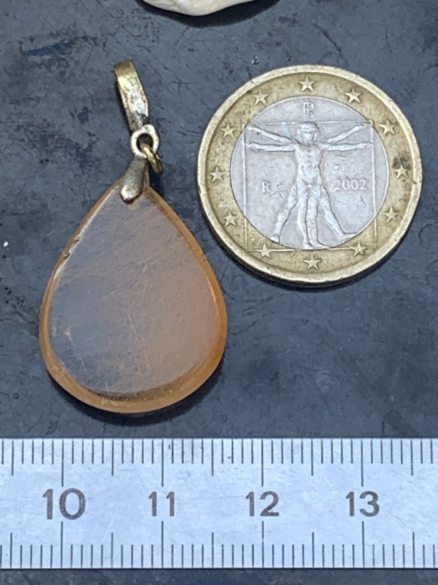 Cristal de roche/ quartz avec inclusions de rutiles dorés ! Pendentif en Argent, 40 mm de hauteur x 20 de largeur x 5 d'épaisseur. Vendu avec cordon réglable de couleur noire !