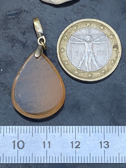 Cristal de roche/ quartz avec inclusions de rutiles dorés ! Pendentif en Argent, 40 mm de hauteur x 20 de largeur x 5 d'épaisseur. Vendu avec cordon réglable de couleur noire !