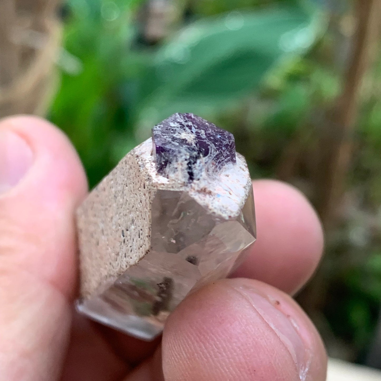 Cristal de Roche avec inclusion d’un Cristal d’Améthyste – Pointe laser naturelle - ± 52 mm (H) × 25 × 21 mm – 37,8 g !