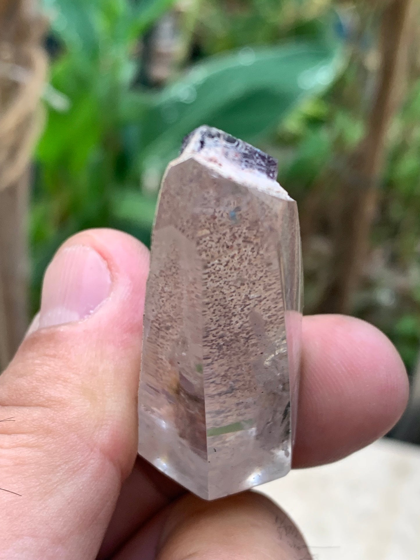 Cristal de Roche avec inclusion d’un Cristal d’Améthyste – Pointe laser naturelle - ± 52 mm (H) × 25 × 21 mm – 37,8 g !