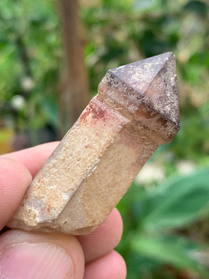 Cristal de Roche / Quartz Sceptre – Pointe laser naturelle - ± 50 mm (H) × 21 × 19 mm – 23 g !
