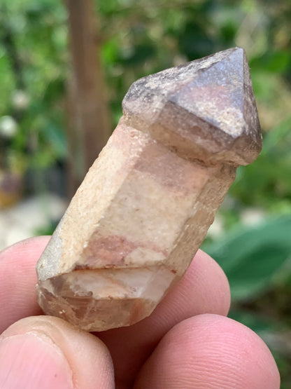 Cristal de Roche / Quartz Sceptre – Pointe laser naturelle - ± 50 mm (H) × 21 × 19 mm – 23 g !