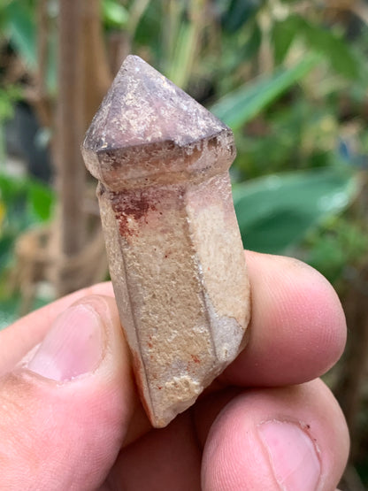 Cristal de Roche / Quartz Sceptre – Pointe laser naturelle - ± 50 mm (H) × 21 × 19 mm – 23 g !