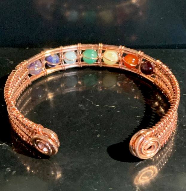 Bracelet magnétique en cuivre avec perles 7 chakras et aimants fixés aux deux extrémités - 7 x 6 cm/ 20gr.