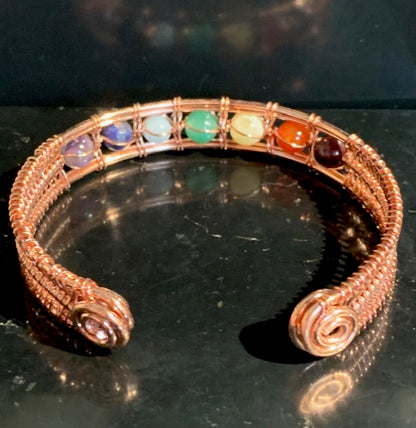 Bracelet magnétique en cuivre avec perles 7 chakras et aimants fixés aux deux extrémités - 7 x 6 cm/ 20gr.