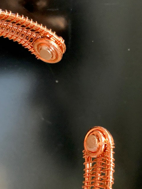 Bracelet magnétique en cuivre avec perles 7 chakras et aimants fixés aux deux extrémités - 7 x 6 cm/ 20gr.