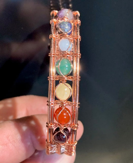 Bracelet magnétique en cuivre avec perles 7 chakras et aimants fixés aux deux extrémités - 7 x 6 cm/ 20gr.