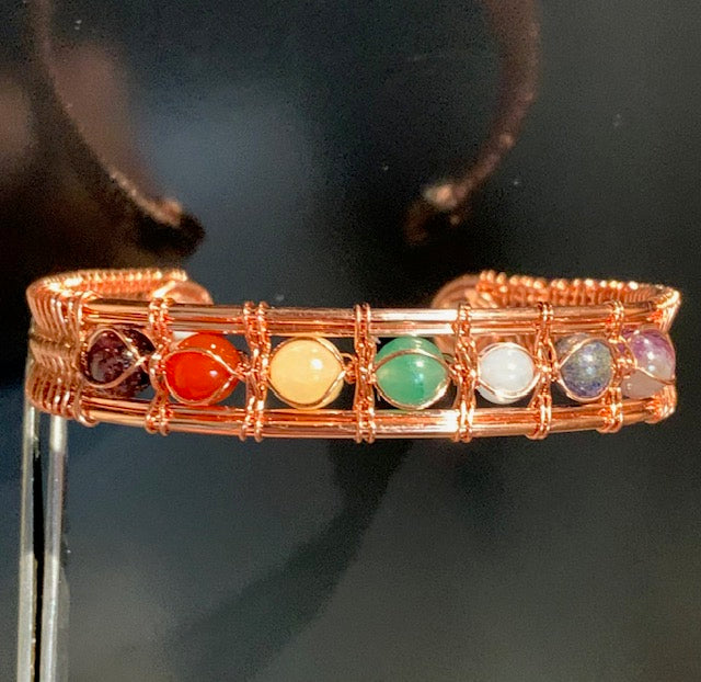 Bracelet magnétique en cuivre avec perles 7 chakras et aimants fixés aux deux extrémités - 7 x 6 cm/ 20gr.