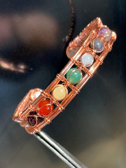 Bracelet magnétique en cuivre avec perles 7 chakras et aimants fixés aux deux extrémités - 7 x 6 cm/ 20gr.