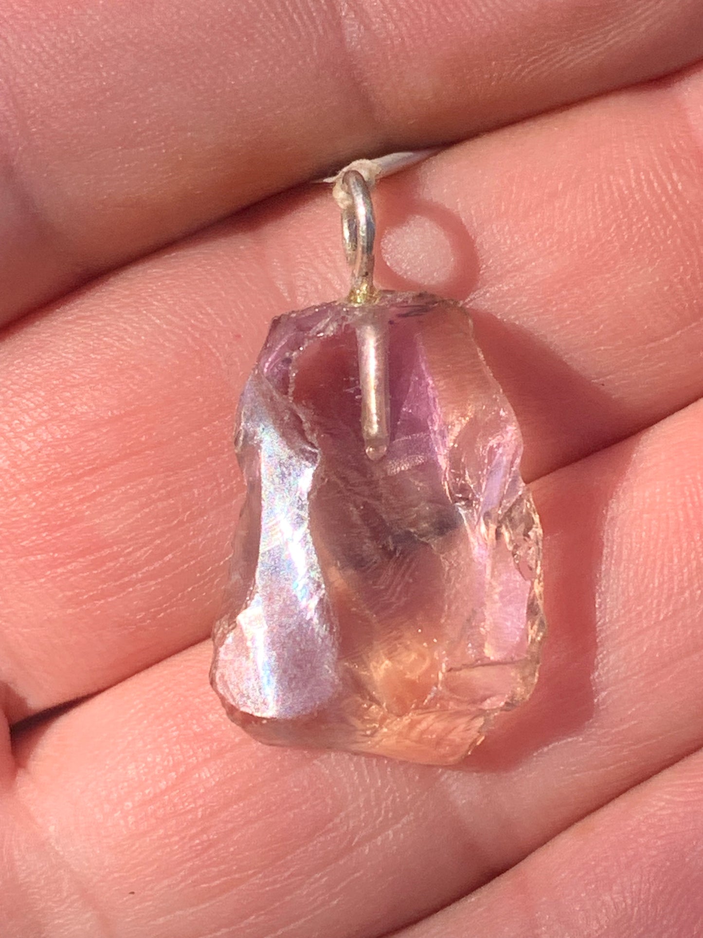 Amétrine, superbe pendentif de 32 mm de hauteur x 16 de largeur x 7 d'épaisseur. Vendu avec cordon réglable de couleur noire offert !