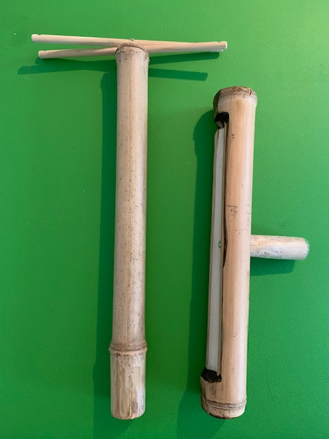 Support fait en bambou à 99%, pieds et branches pliables, tronc démontable. Parfait pour les carillons Koshi, Zaphir ou Tingsha… ± 50 cm