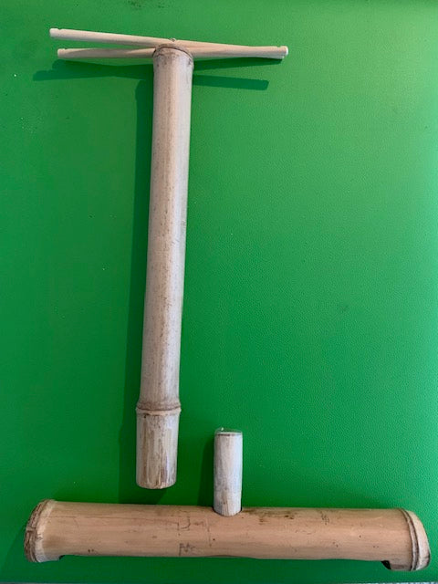 Support fait en bambou à 99%, pieds et branches pliables, tronc démontable. Parfait pour les carillons Koshi, Zaphir ou Tingsha… ± 50 cm