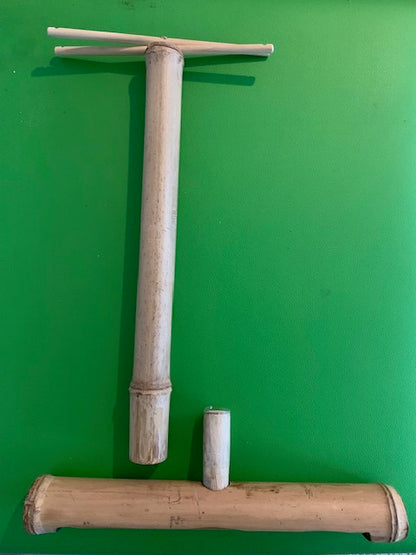 Support fait en bambou à 99%, pieds et branches pliables, tronc démontable. Parfait pour les carillons Koshi, Zaphir ou Tingsha… ± 50 cm