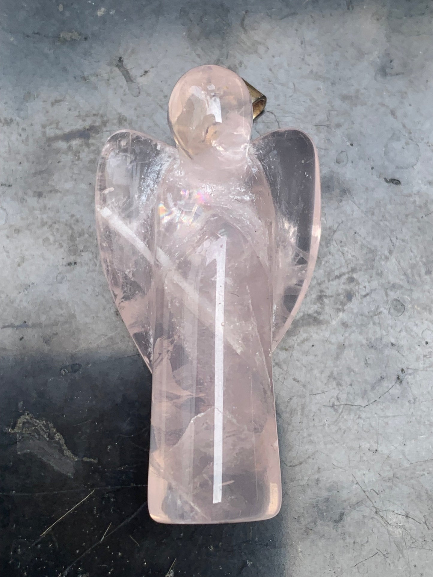 Cristal de roche/ Quartz rose ! Pendentif 'Ange' de 40mm de hauteur x 18 de largeur x 14 d'épaisseur. Vendu avec cordon réglable de couleur noire !