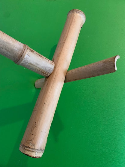 Support fait en bambou à 99%, pieds et branches pliables, tronc démontable. Parfait pour les carillons Koshi, Zaphir ou Tingsha… ± 50 cm