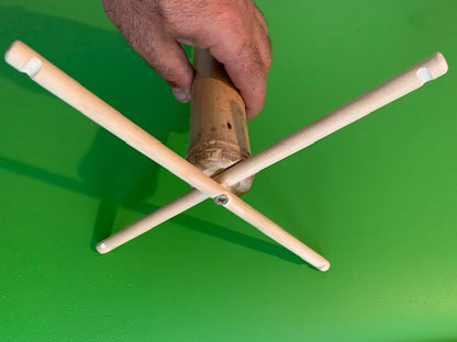 Support fait en bambou à 99%, pieds et branches pliables, tronc démontable. Parfait pour les carillons Koshi, Zaphir ou Tingsha… ± 50 cm