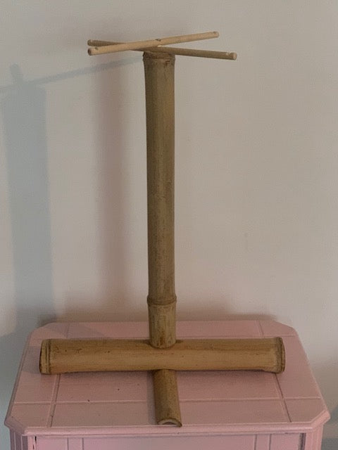 Support fait en bambou à 99%, pieds et branches pliables, tronc démontable. Parfait pour les carillons Koshi, Zaphir ou Tingsha… ± 50 cm