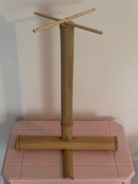 Support fait en bambou à 99%, pieds et branches pliables, tronc démontable. Parfait pour les carillons Koshi, Zaphir ou Tingsha… ± 50 cm