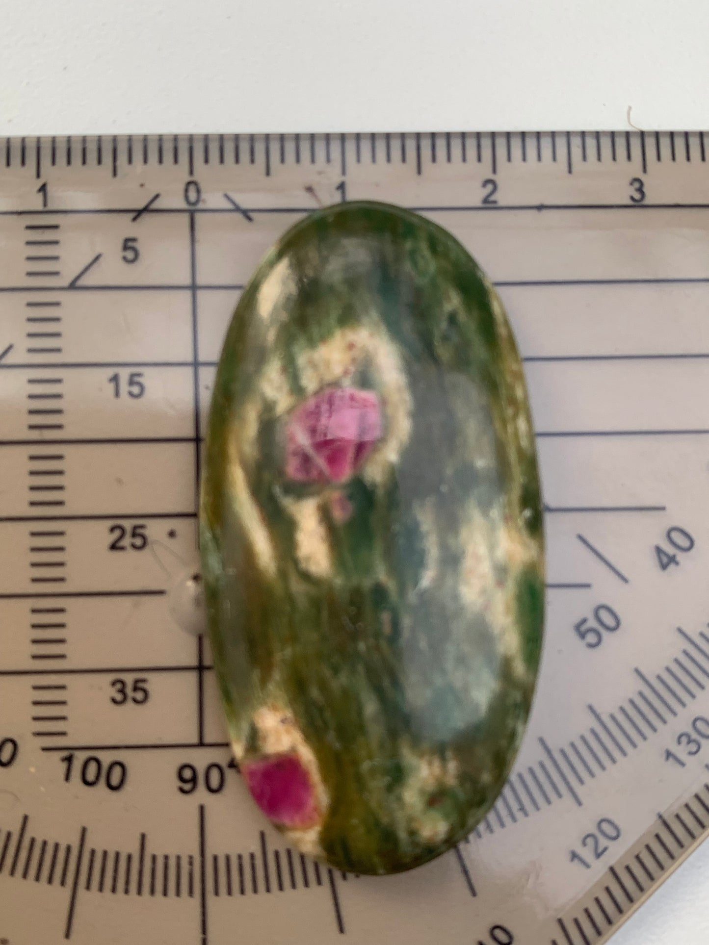 Rubis Fuchsite, cabochons au choix de 2,1 à 13,2 grammes. Taille de 17 à 48 mm. Parfait en collection, bijouterie, exposition...