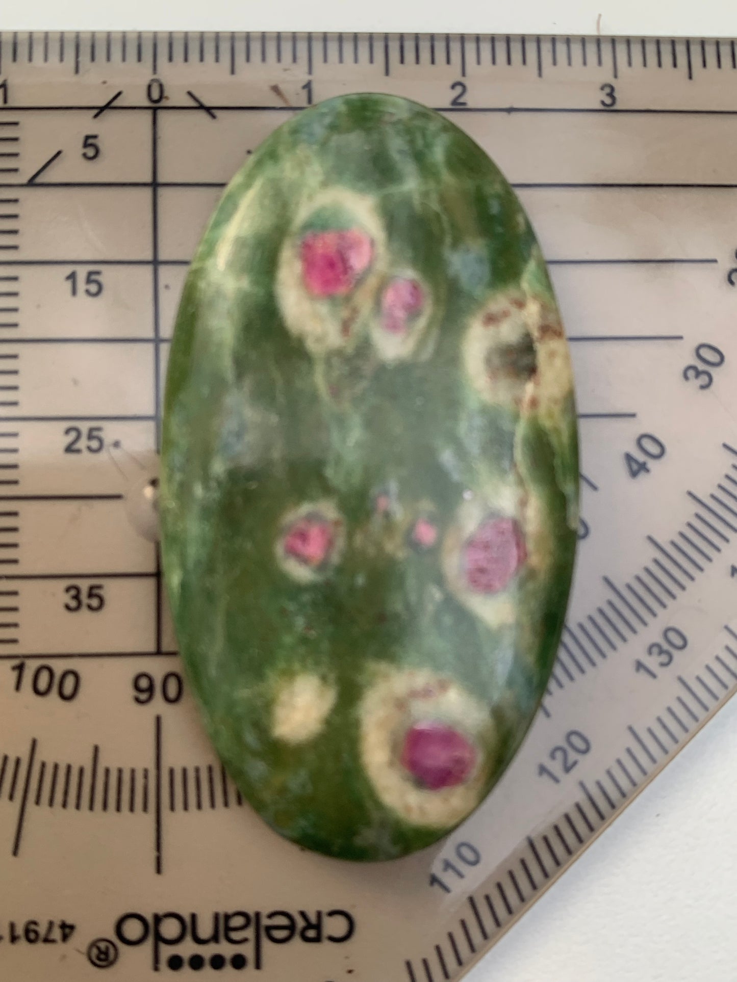 Rubis Fuchsite, cabochons au choix de 2,1 à 13,2 grammes. Taille de 17 à 48 mm. Parfait en collection, bijouterie, exposition...