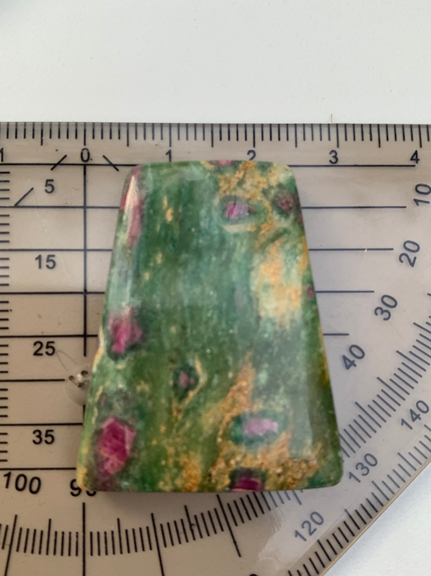 Rubis Fuchsite, cabochons au choix de 2,1 à 13,2 grammes. Taille de 17 à 48 mm. Parfait en collection, bijouterie, exposition...