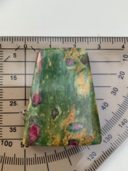 Rubis Fuchsite, cabochons au choix de 2,1 à 13,2 grammes. Taille de 17 à 48 mm. Parfait en collection, bijouterie, exposition...