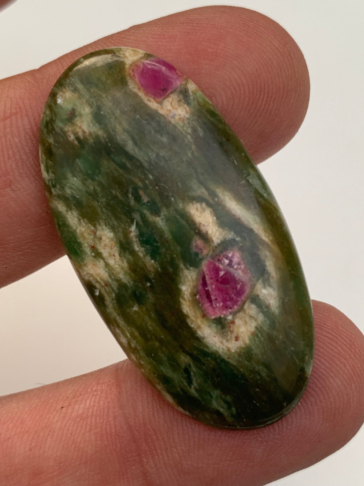Rubis Fuchsite, cabochons au choix de 2,1 à 13,2 grammes. Taille de 17 à 48 mm. Parfait en collection, bijouterie, exposition...