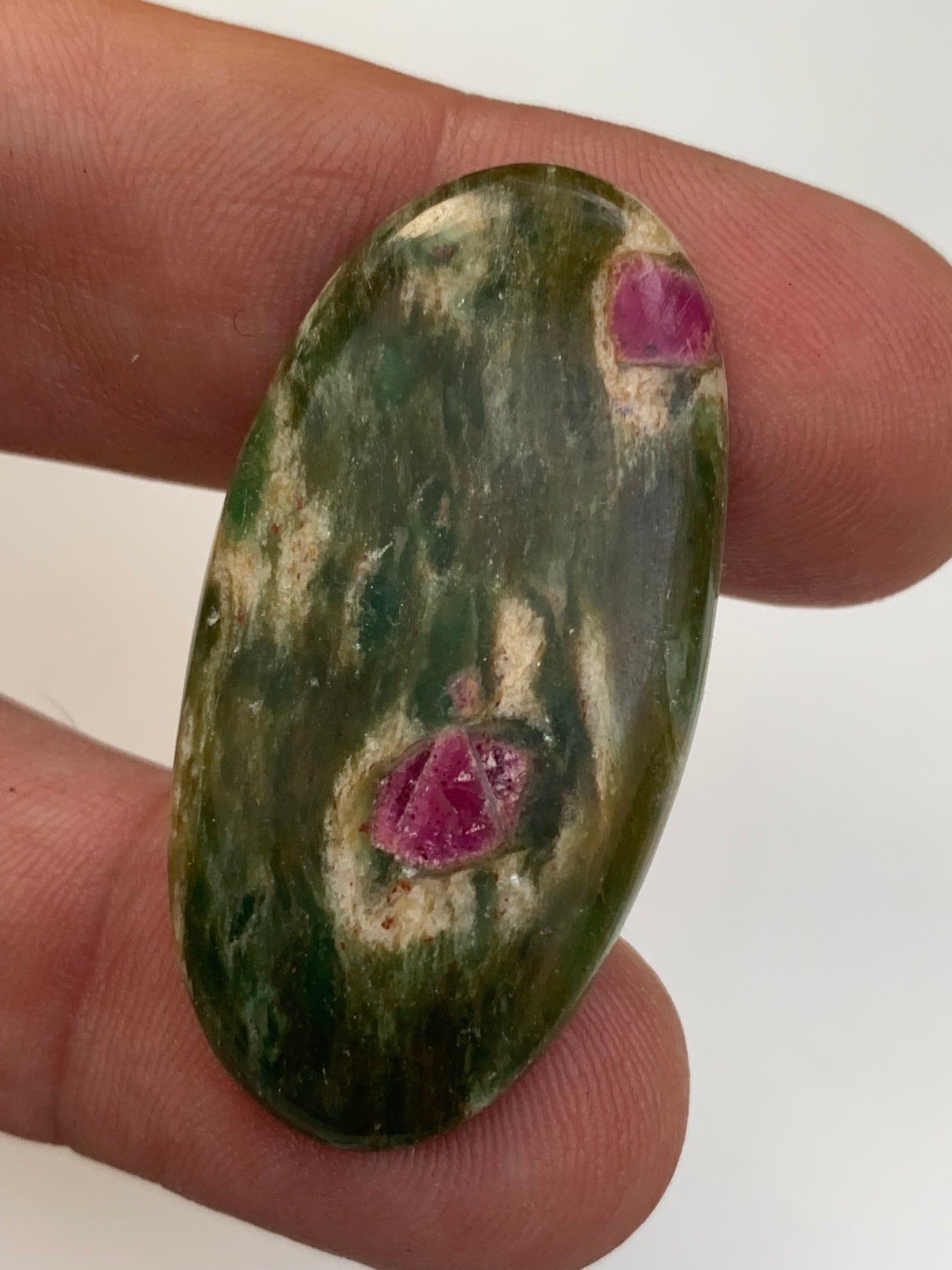 Rubis Fuchsite, cabochons au choix de 2,1 à 13,2 grammes. Taille de 17 à 48 mm. Parfait en collection, bijouterie, exposition...