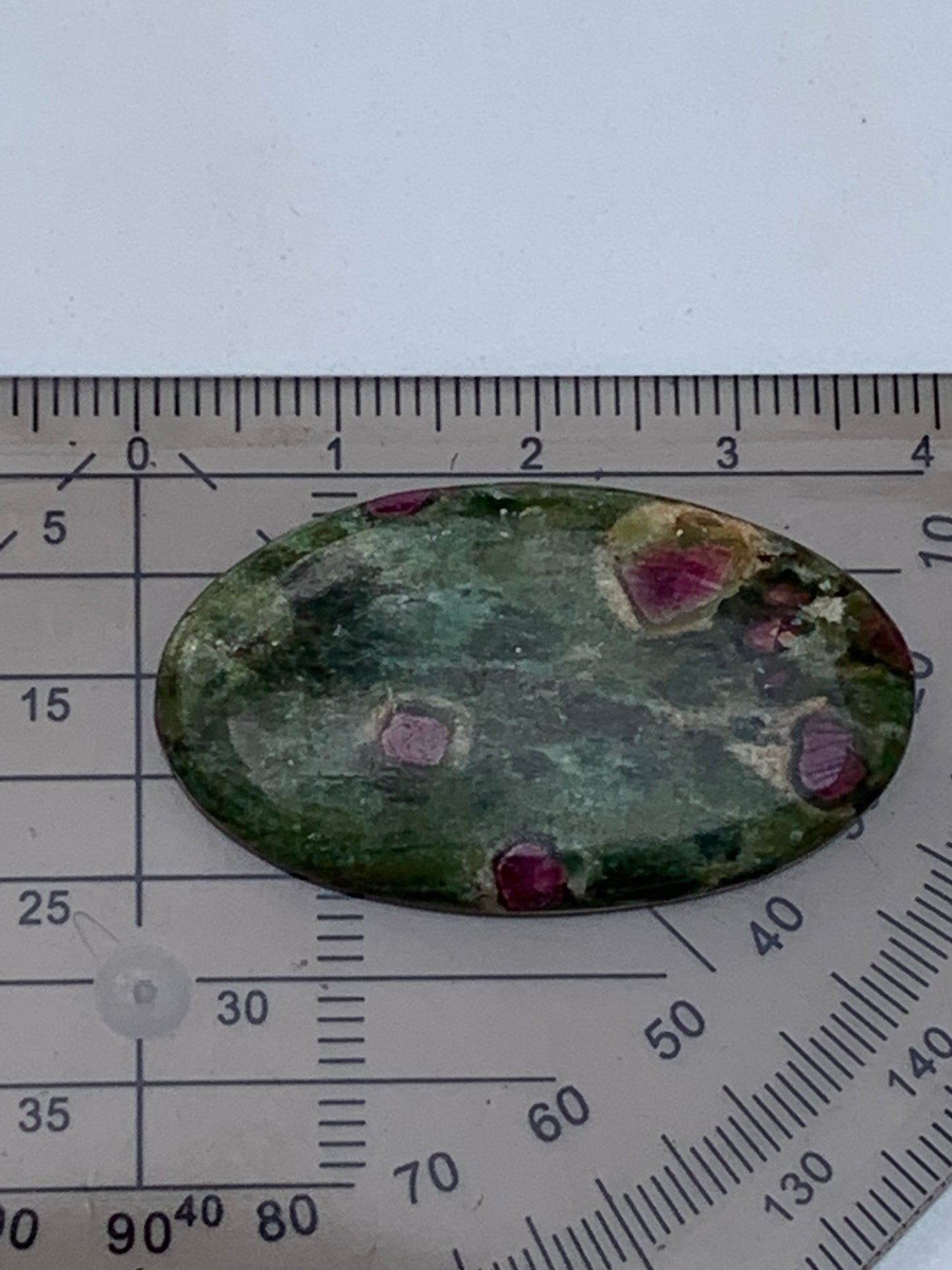 Rubis Fuchsite, cabochons au choix de 7,2 à 14,3 gr. - 37 à 42 mm. Parfait en collection, bijouterie, exposition...