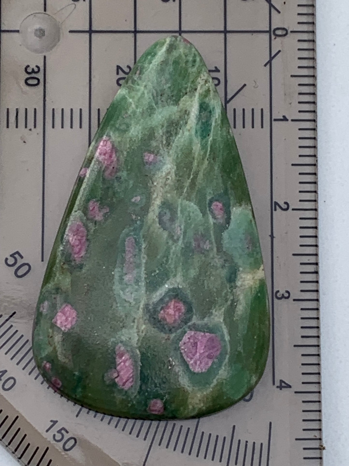 Rubis Fuchsite, cabochons au choix de 7,2 à 14,3 gr. - 37 à 42 mm. Parfait en collection, bijouterie, exposition...