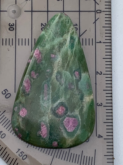 Rubis Fuchsite, cabochons au choix de 7,2 à 14,3 gr. - 37 à 42 mm. Parfait en collection, bijouterie, exposition...